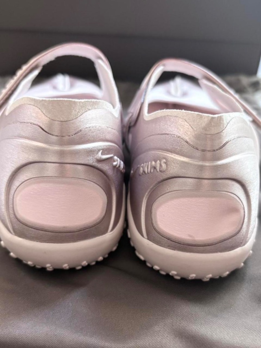 Nike SKIMS satin rift mary janes w/ velcro straps - Picture 4 of 5